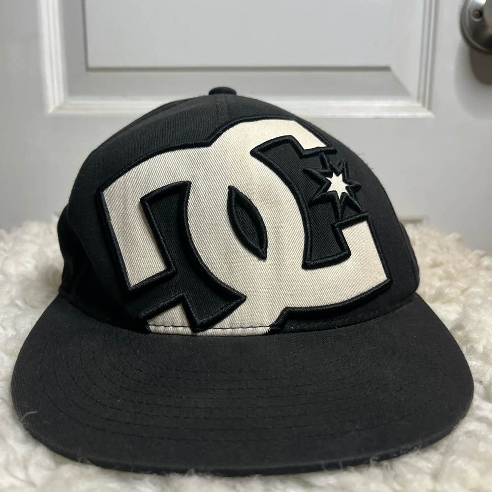 DC Droor Shoe Co Hat Embroidered Logo Fitted 6 7/8 - 7 1/4